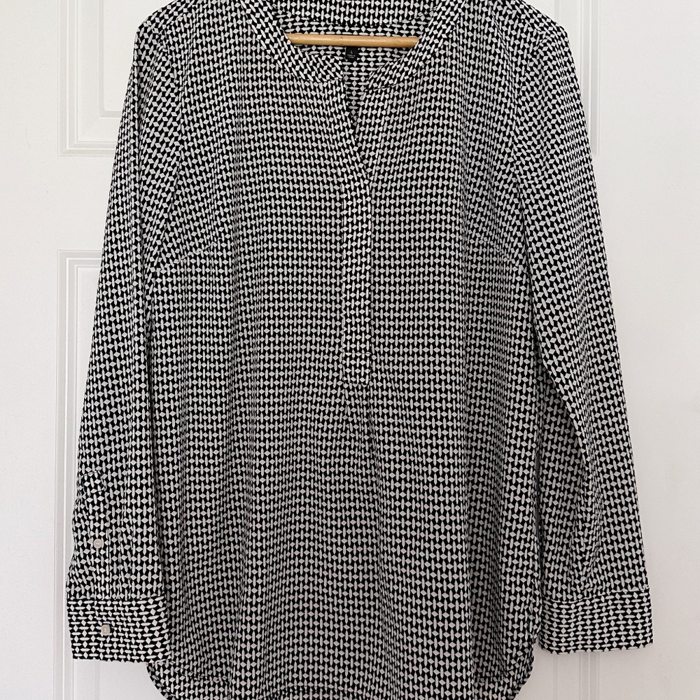 Talbots Black and White Geometric Print Blouse Size Large